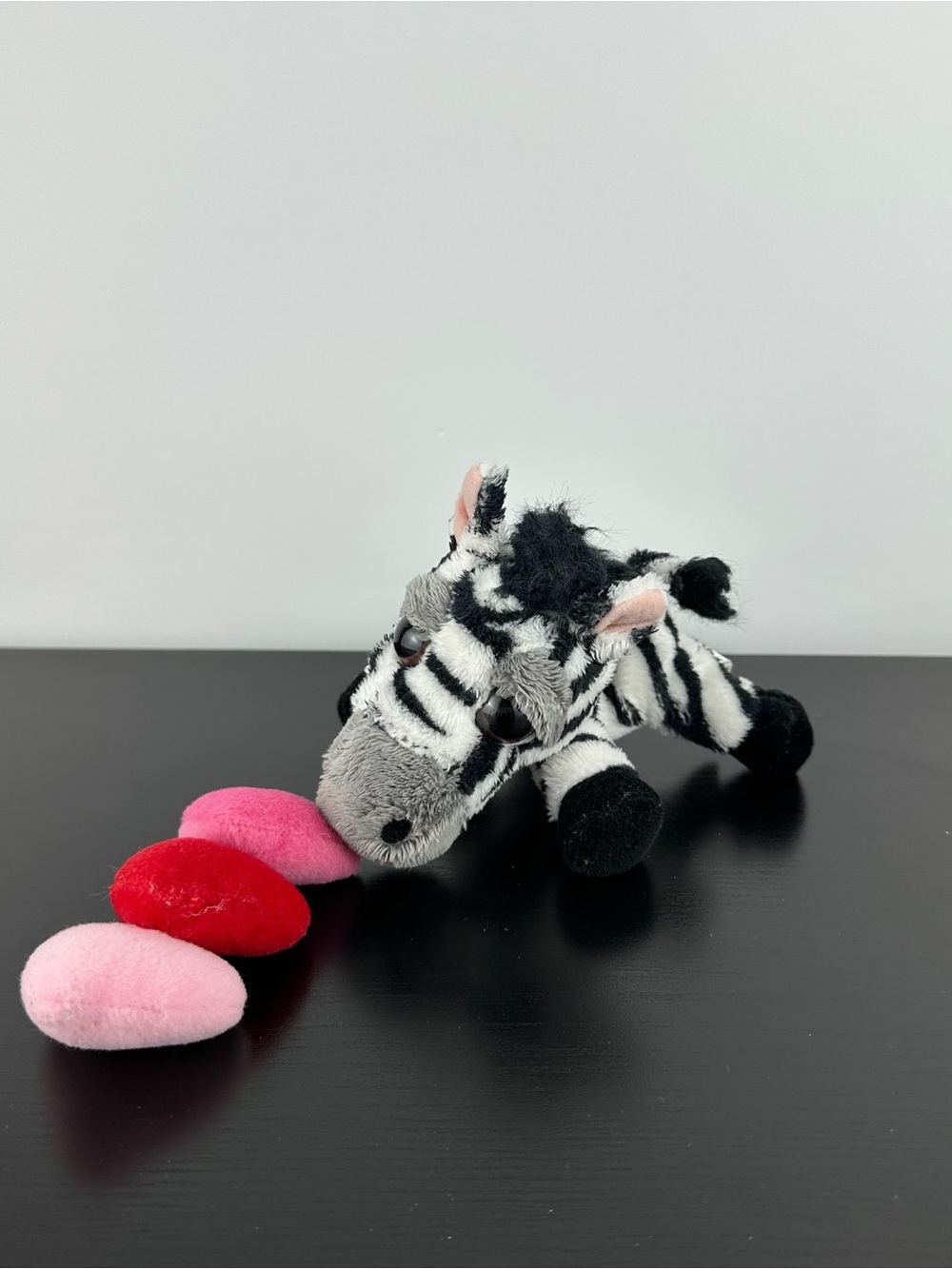 Russ Berrie RARE Lil Peepers Stripes Love Zebra Holding Hearts 5” Plush Peeper